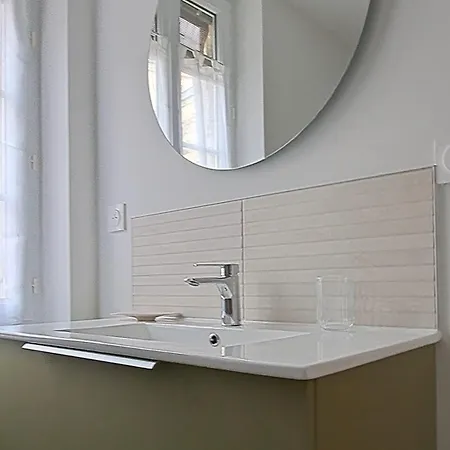 La porte Bleue - appartement juste rénové - très propre - grand confort - lumineux - calme - centre historique *
